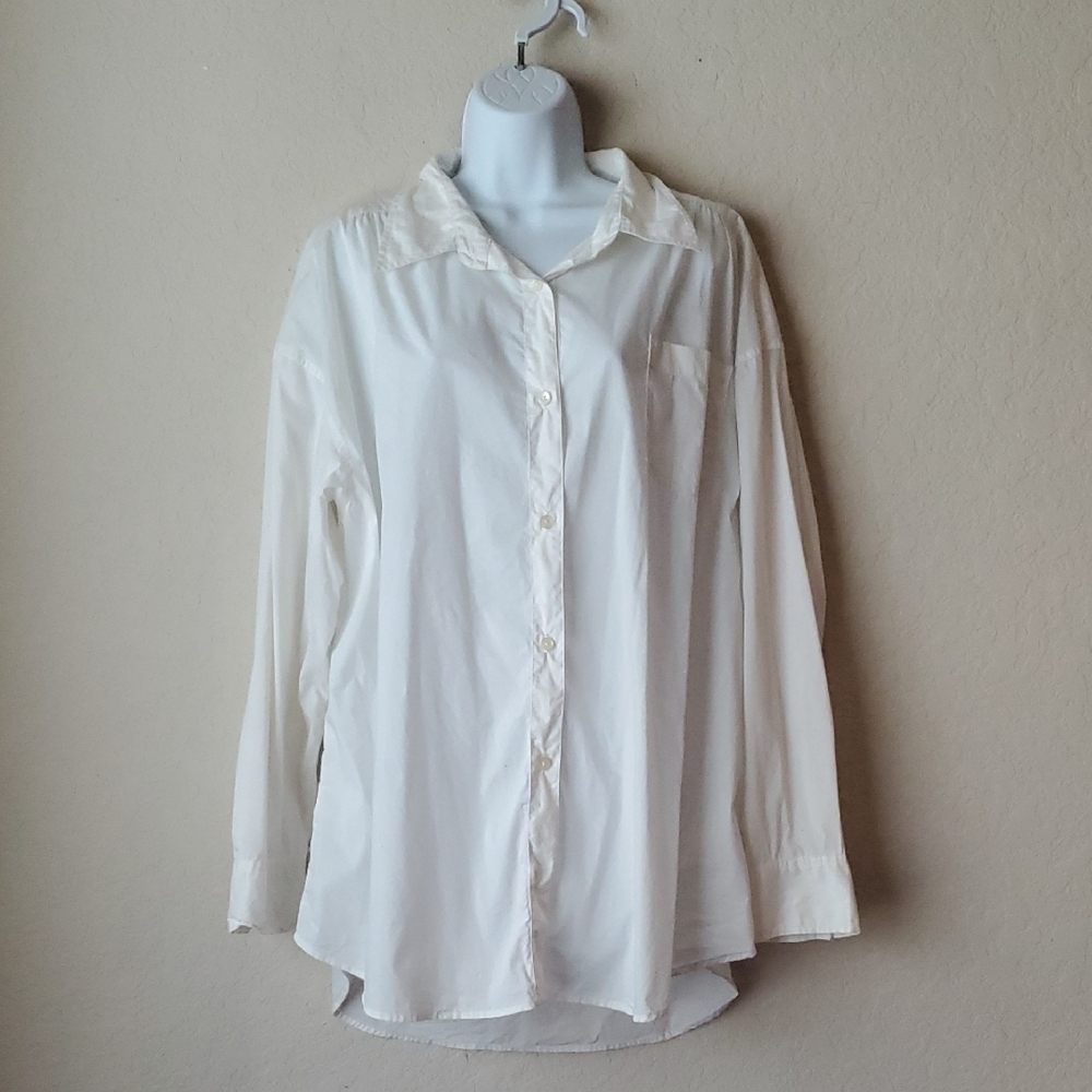 Old Navy Oversized boyfriend style button up Size L Shirt
